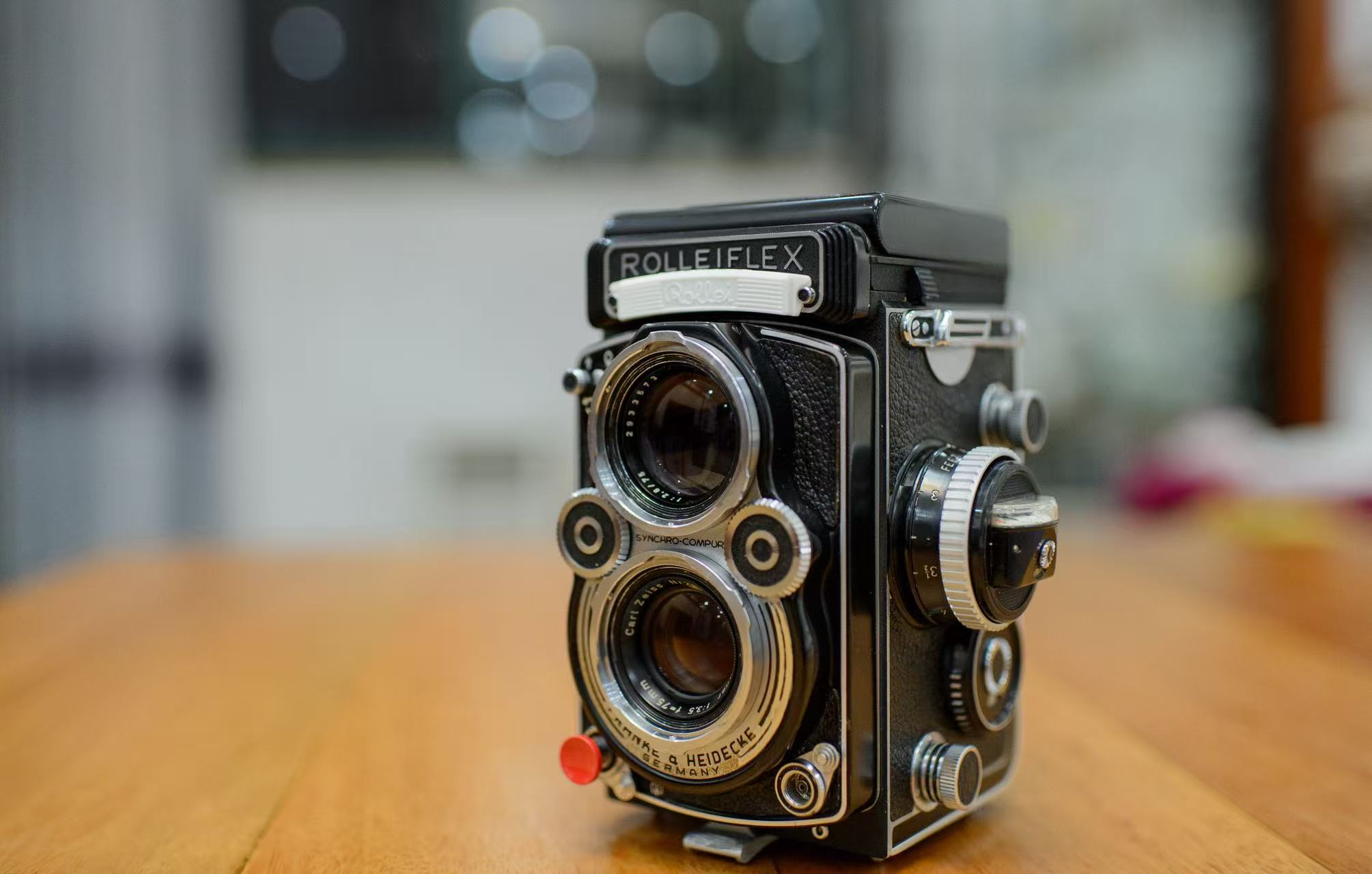 相机正面细节——Zeiss Planar镜头与机械结构